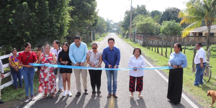 Gobierno de Cunduacán entrega obra en el sector la Candelaria