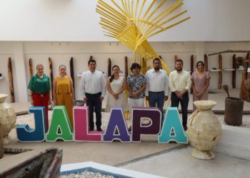 Entrega Alcalde de Jalapa estafeta de la sede de la exposición artística a Jonuta