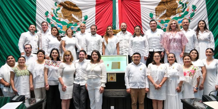 Se celebró el 49 aniversario de nuestra Constitución del Estado Libre y Soberano de Quintana Roo