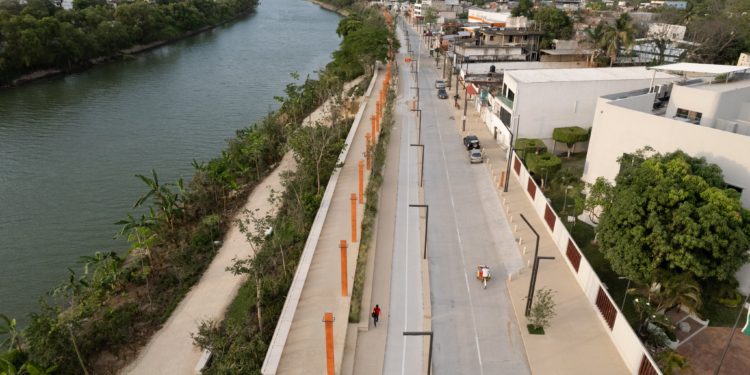 Satisfechos tabasqueños y turistas con nuevo malecón del Grijalva