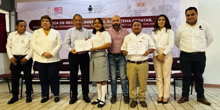 Contribuyen alumnos del Cobatab en servicios educativos del IEAT