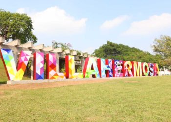 Lucen nuevas letras monumentales de «VILLAHERMOSA» en el parque La Choca