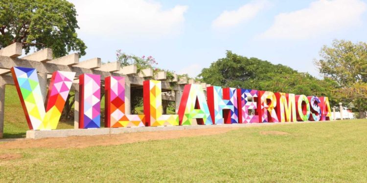 Lucen nuevas letras monumentales de «VILLAHERMOSA» en el parque La Choca