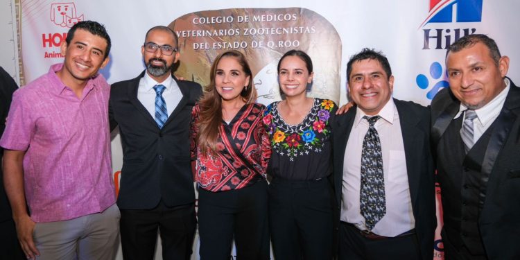 Mara Lezama toma protesta a mesa directiva del Colegio de Médicos Veterinarios del Estado de Quintana Roo