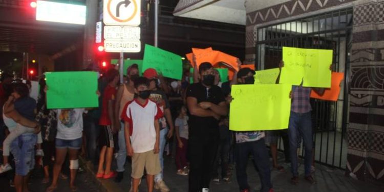 Denuncian la desaparición o arresto de un policía en Centla