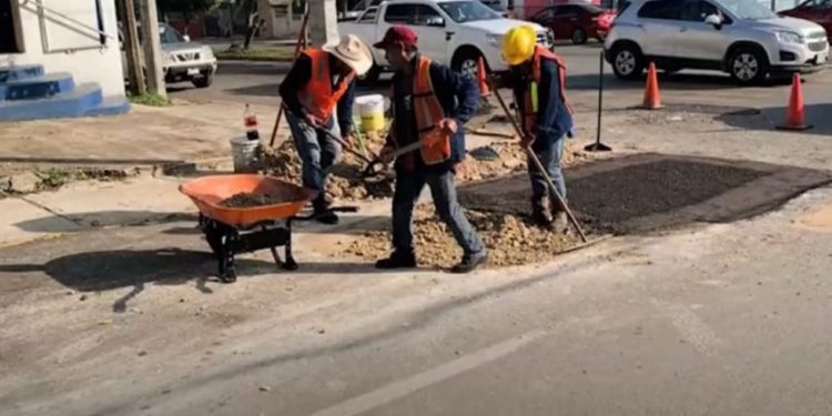Realizarán labores de bacheo en vialidades de Villahermosa para mejorar la infraestructura vial