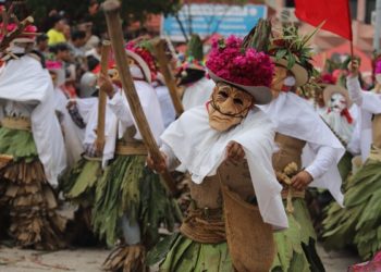 Hermana a tenosiquenses y turistas, carnaval con original “Danza del Pochó”