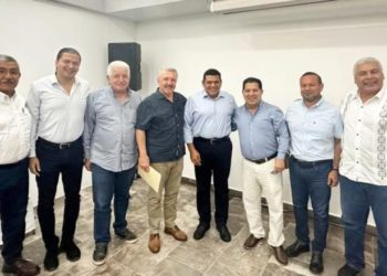 Refrendo de unidad en reunión de diputados de Morena con Javier May