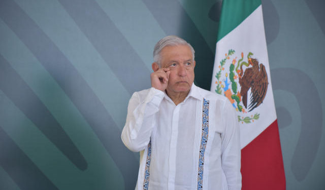 Compromiso de AMLO: «Antes de que termine mi sexenio quedarán arregladas las carreteras de Tabasco»