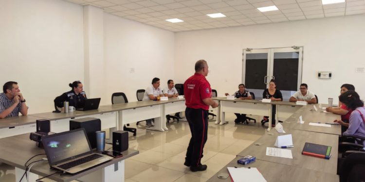 Personal de la COEPROC participa en el curso de evacuación de edificios