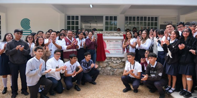 Entrega Mara Lezama 5 nuevas aulas en el Plantel 4 del Colegio de Bachilleres de Cancún