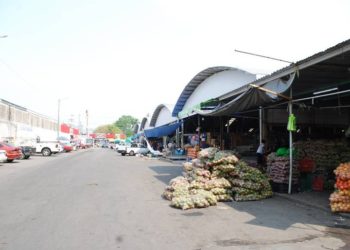 Locatarios del mercado de Casa Blanca exigen activación de nueva terminal de transporte público