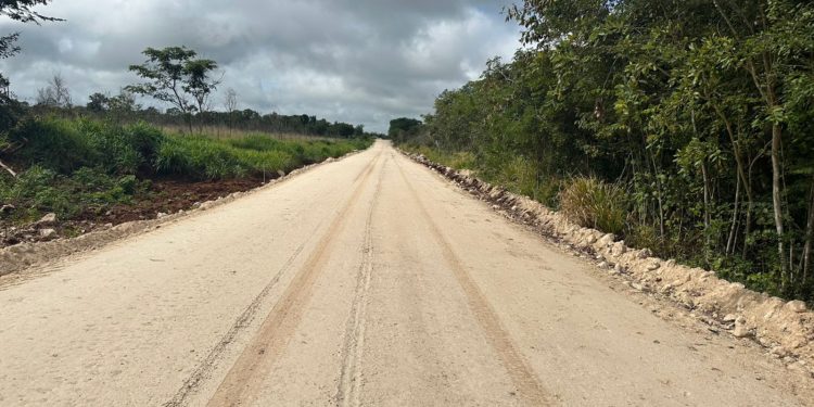 Gobierno de Quintana Roo invierte más de 32 millones de pesos en la construcción de caminos saca cosechas