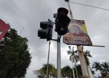 Continúa la sustitución de semáforos en Periférico, anuncio de mejoras para 2024