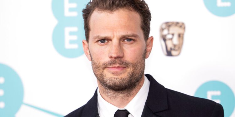 Jamie Dornan, actor de 50 sombras de Grey fue hospitalizado por piquete de orugas tóxicas