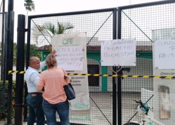 Protesta ciudadana en Comalcalco: Clausuran oficinas de CFE por cobros excesivos de luz