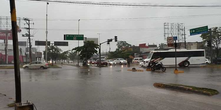 Frente Frío 27 deja más de 10 Choques en Villahermosa por lluvias intensas