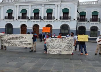 Extrabajadores se plantan en Plaza de Armas para exigir el pago de laudos