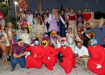 Arranca «Carnaval Cancún 2024» con quema del mal humor y gran baile