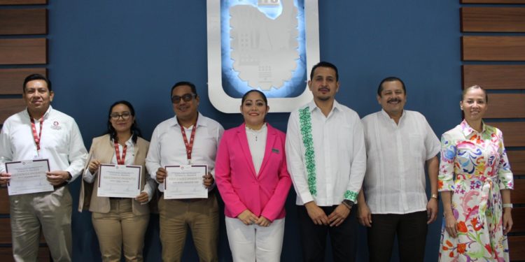 Capacitan a servidores públicos de BJ en materia de entrega-recepción