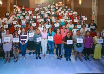 Entrega de gobierno de BJ 100 certificados gratuitos para exámenes preventivos a mujeres