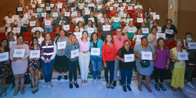 Entrega de gobierno de BJ 100 certificados gratuitos para exámenes preventivos a mujeres