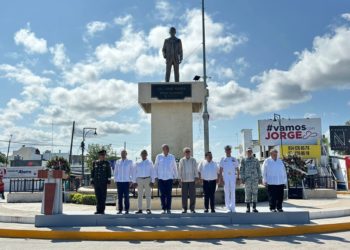 Encabeza gobernador Carlos Merino 111 aniversario de Marcha de la Lealtad