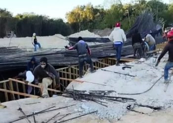 Desplome de un muro de metal en construcción del Tren Maya, deja lesionado a dos trabajadores