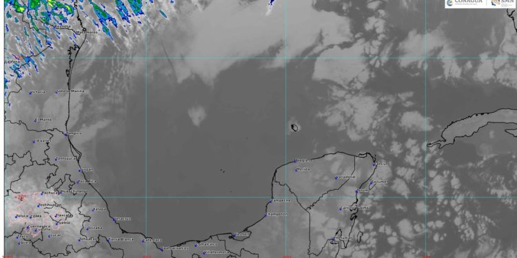 Prevén cielo medio nublado con probabilidad de lluvias aisladas en Quintana Roo