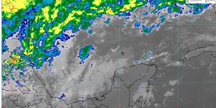 Prevén cielo nublado con chubascos en Quintana Roo