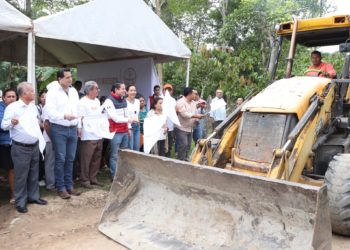 Gobierno de Cunduacán pone en marcha la construcción de un camino en Huimango 2da