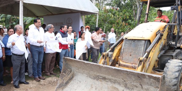 Gobierno de Cunduacán pone en marcha la construcción de un camino en Huimango 2da