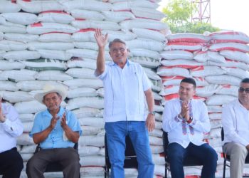Desde Comalcalco ponen en marcha el programa nacional de entrega de fertilizantes 2024