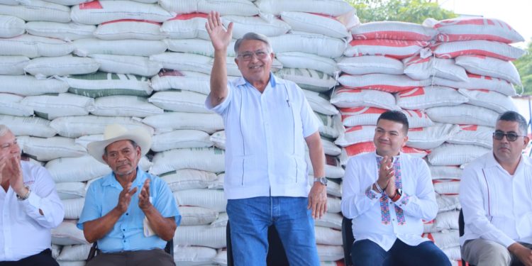 Desde Comalcalco ponen en marcha el programa nacional de entrega de fertilizantes 2024