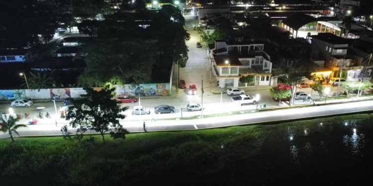 Macuspana ilumina y embellece la zona deportiva y recreativa de la laguna “Estrella Andrade»