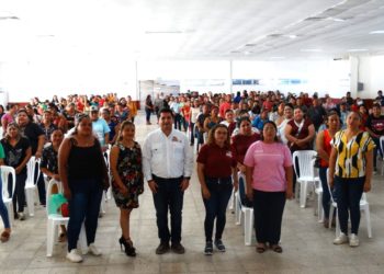Entrega de apoyos “La Escuela es Nuestra” para mejorar centros educativos