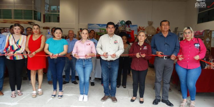 Inaugura Alcalde de Jalapa Expo del Día del Amor y la Amistad 2024