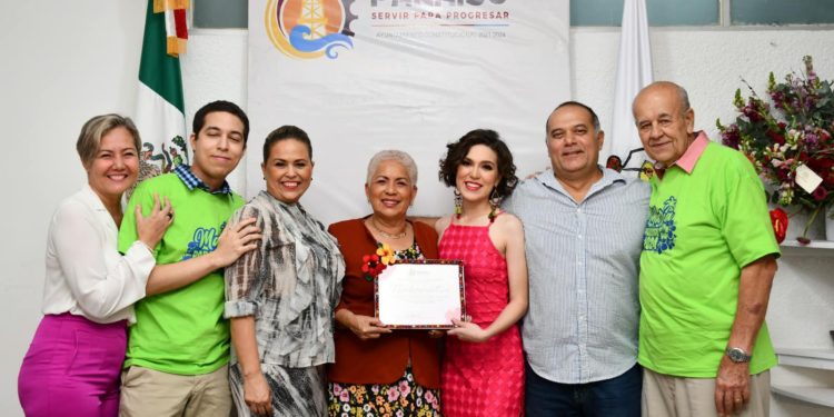 Recibe María Gamboa Herrera nombramiento como embajadora de Paraíso