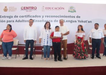 Dignifican IEAT y  Ayuntamiento de Centro educación de jóvenes y adultos