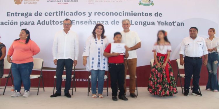 Dignifican IEAT y Ayuntamiento de Centro educación de jóvenes y adultos