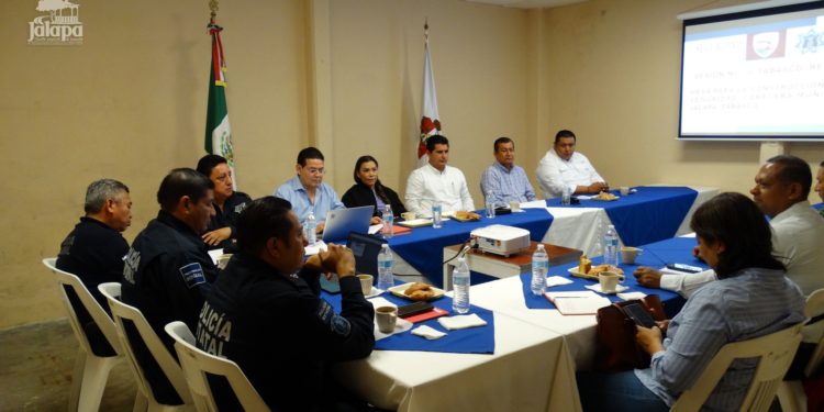 Participa Alcalde de Jalapa en reunión de Mesa de Seguridad Región 04