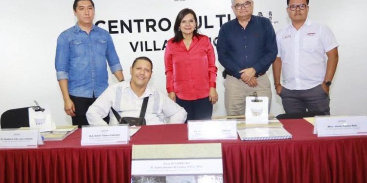 Rescata Centro memoria municipal con libro Actas de Cabildo 1954-2000