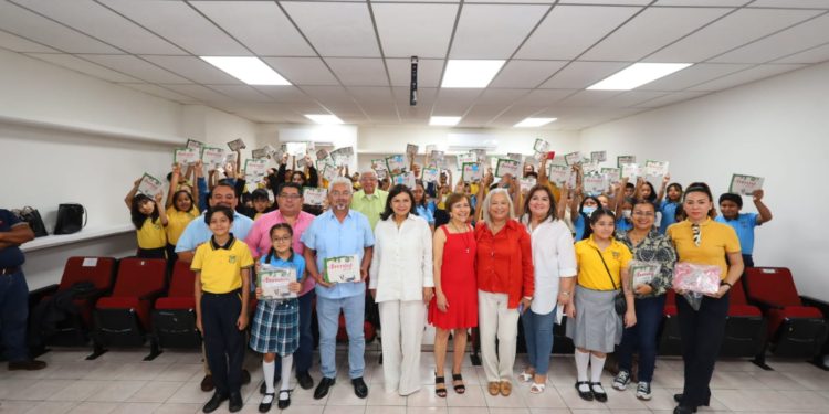Fomenta Centro la lectura infantil con edición del libro Arerajap de la autora Kary Cerda