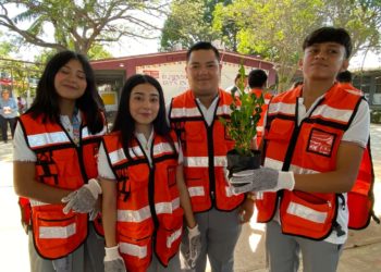 Emprende INJUDET y Juventudes ODS campaña de reforestación en plantel 30 del COBATAB