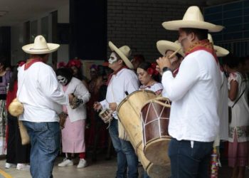 Convoca Centro a Concurso Municipal de Música Autóctona «Tamborileros»