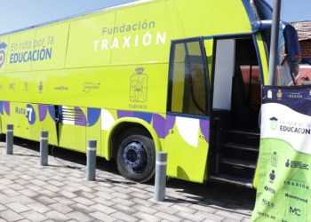 Unen esfuerzos para abatir rezago educativo; en Balancán ponen en marcha aula móvil