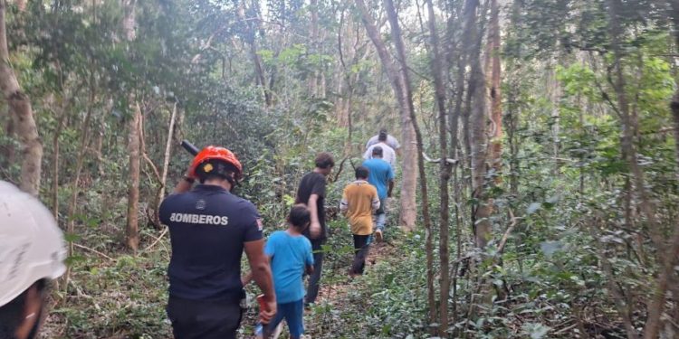 Rescatan a tres menores de edad, extraviados en la selva en Tulum