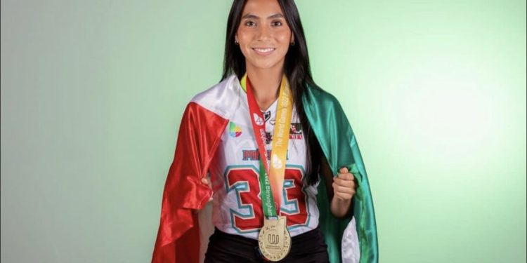 Diana Flores orgullosa de representar a las mujeres latinas en la NFL