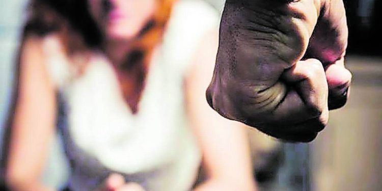 Más de 300 mujeres tabasqueñas reportaron violencia familiar en enero, según SESNSP