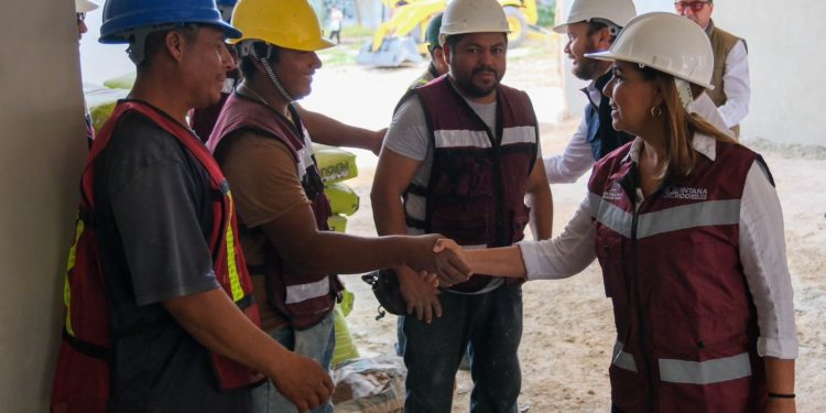 Supervisan Mara Lezama y Heyden Cebada avances del Centro de Convivencia Familiar en Cancún